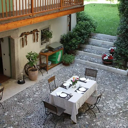 Al Fiume Bed & Breakfast *